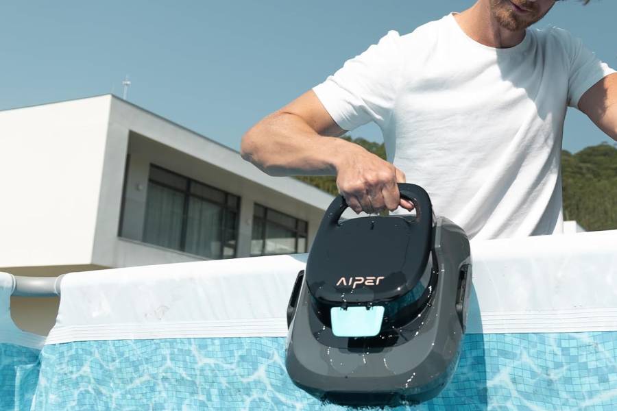 IMAGEN - LaTachuelaTech - Aiper Scuba SE - Uso simple y portabilidad - 07