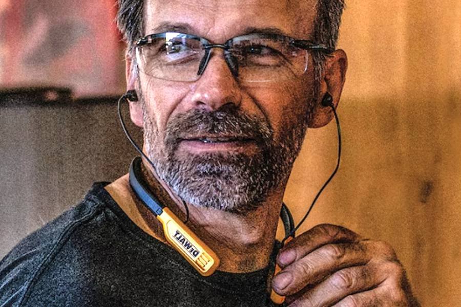 🎧 ¡Audífonos DeWalt IPX6! 🎵 ¿Música para Rudos como Chuck Norris y sus Cumbias ó Puro Marketing? 💥🤔 30 IMAGEN - LaTachuelaTech - dewalt ipx6 - Auriculares Dewalt - Desventajas y Opiniones Negativas - 07