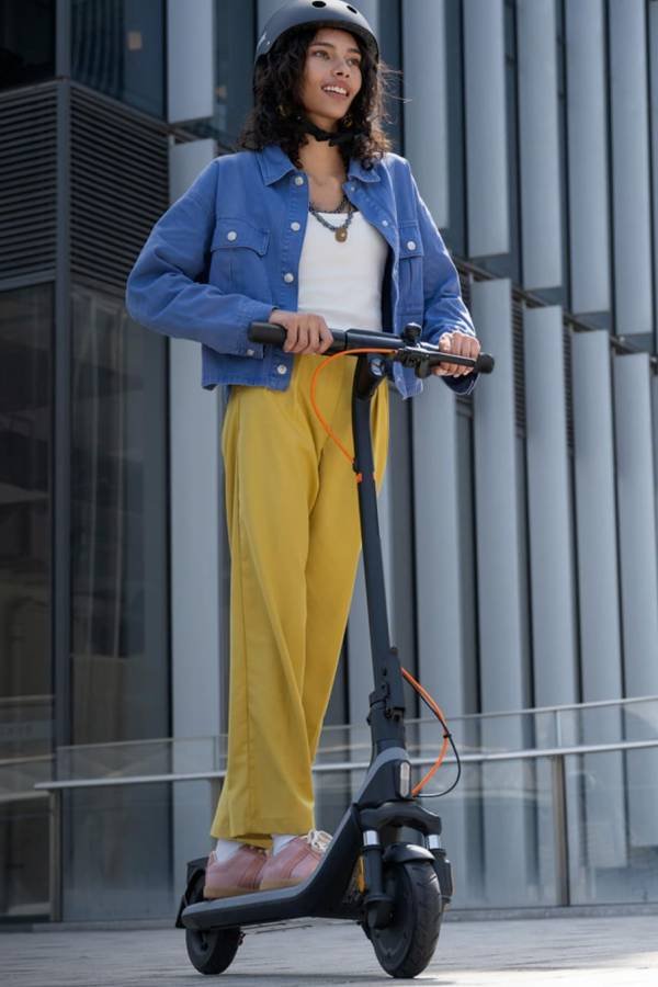 ¿Un Patín Eléctrico? ¡No! Es el HONEYWHALE T4B SCOOTER ELÉCTRICO 🤘 ¡Tu Pasaporte a la Libertad! 28 IMAGEN - LaTachuelaTech - HoneyWhale T4b Scooter Eléctrico - comparativa - SEGWAY Ninebot E2 Plus II Scooter Eléctrico Plegable - 08