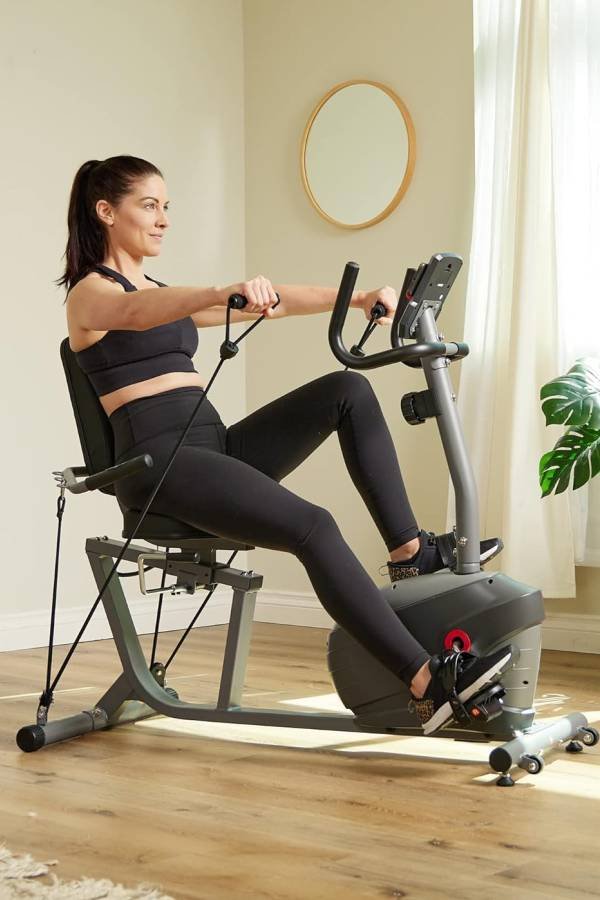 🚴♂️ FLEXISPOT V9 ¡La Máquina Que Trabaja Tus Piernas Mientras Tú Mueves Millones! (O VES MEMES... A SEGÚN) 🤑🦵 27 IMAGEN - LaTachuelaTech - flexispot v9 - comparativa - joven mujer en ejercicio con la Sunny Health & Fitness Bicicleta Estática Reclinada - 07